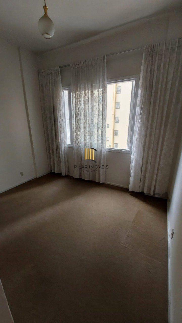 Apartamento no Centro de 2 dormitórios reformado