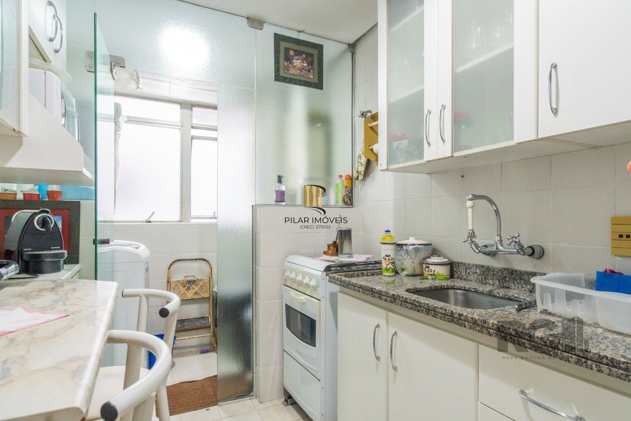 Apartamento de 1 quarto, sacada e uma vaga de garagem no bairro Santana POA/RS.