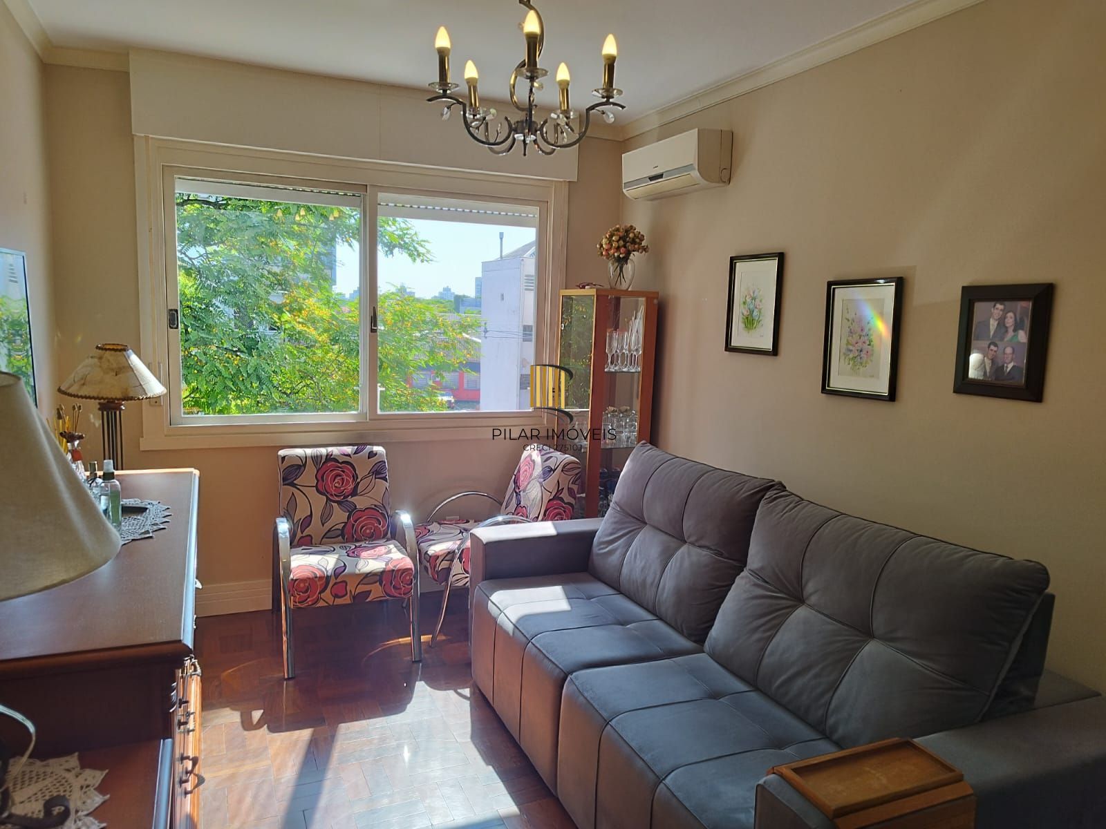 Apartamento de um quarto e uma vaga de garagem no bairro Santa Cecília