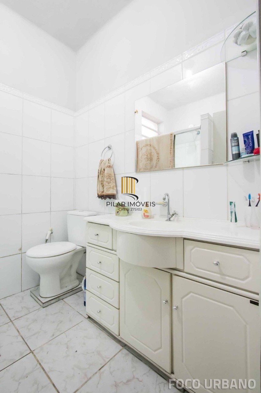 Casa para Venda - 250m², 4 dormitórios, 2 vagas - Petrópolis