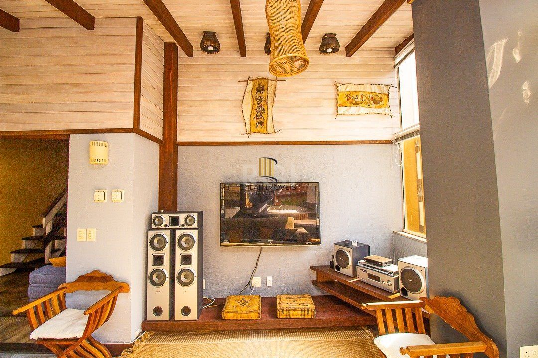 Cobertura para Venda - 116.36m², 2 dormitórios, sendo 1 suites, 1 vaga - Petrópolis