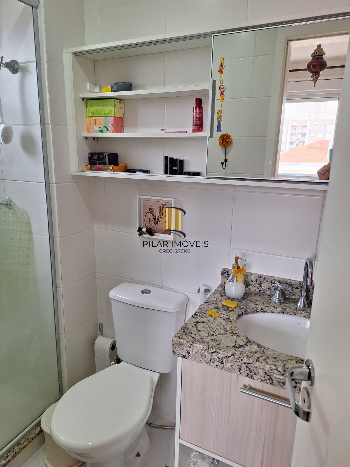 Apartamento de três quartos, suíte e uma vaga de garagem em condomínio com infra