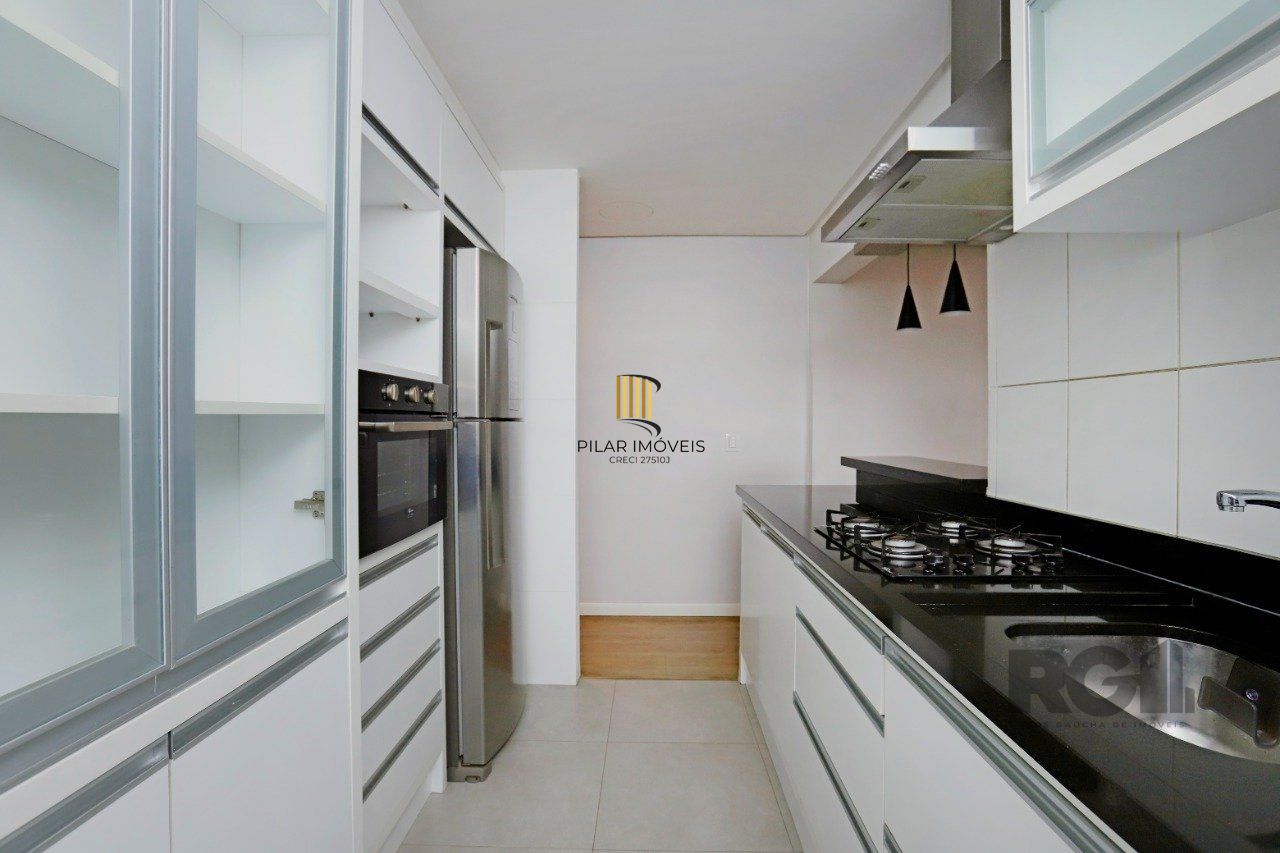 Apartamento de 2 quartos, suíte e 2 vagas de garagem no bairro Menino Deus