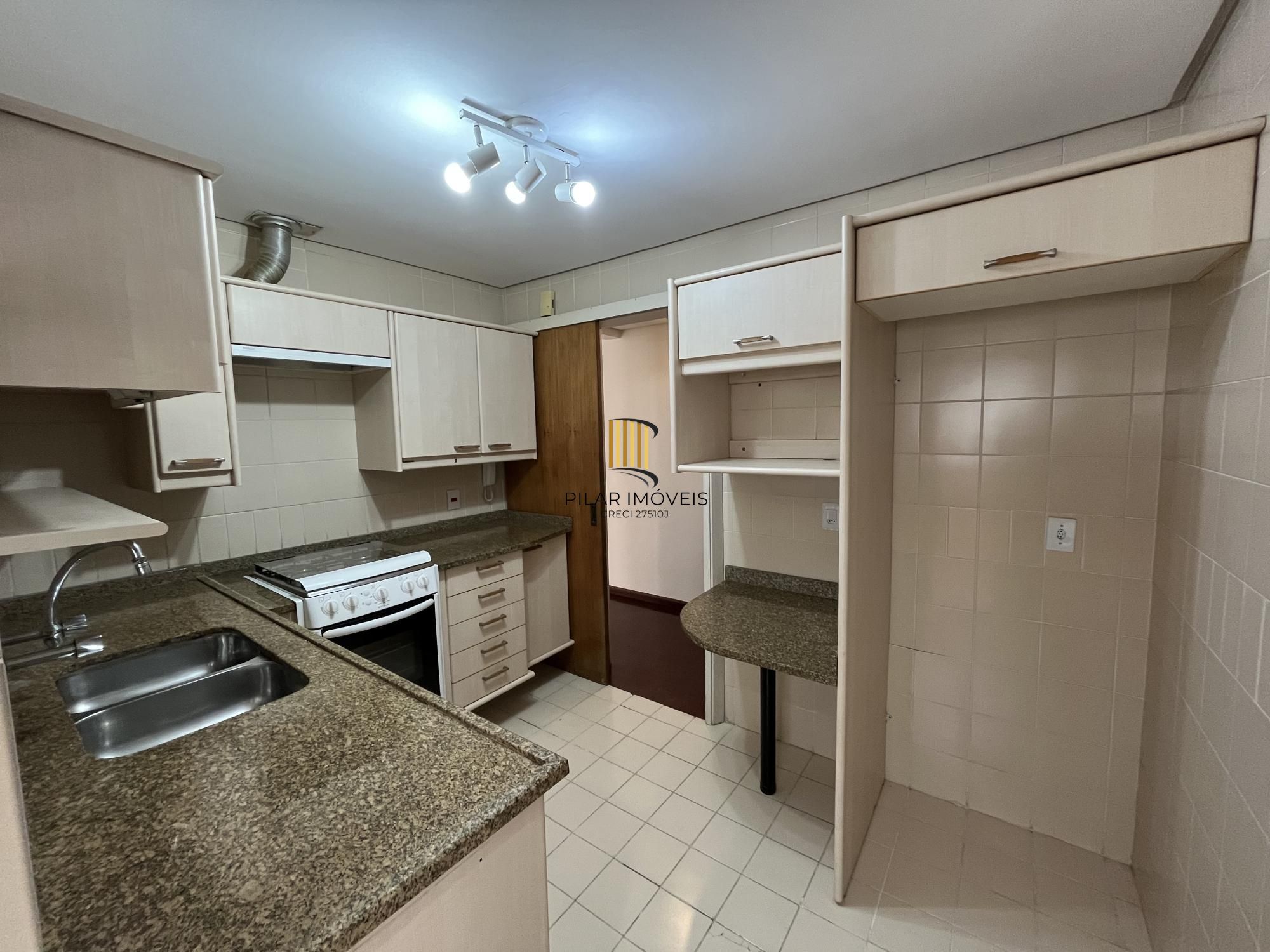 Apartamento de 3 quartos, suíte e 2 vagas de garagem no Bairro Menino Deus POA