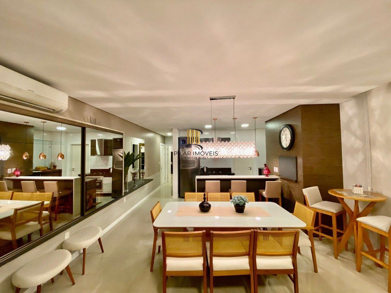 Apartamento para Venda - 140m², 3 dormitórios, sendo 2 suites, 2 vagas - Centro