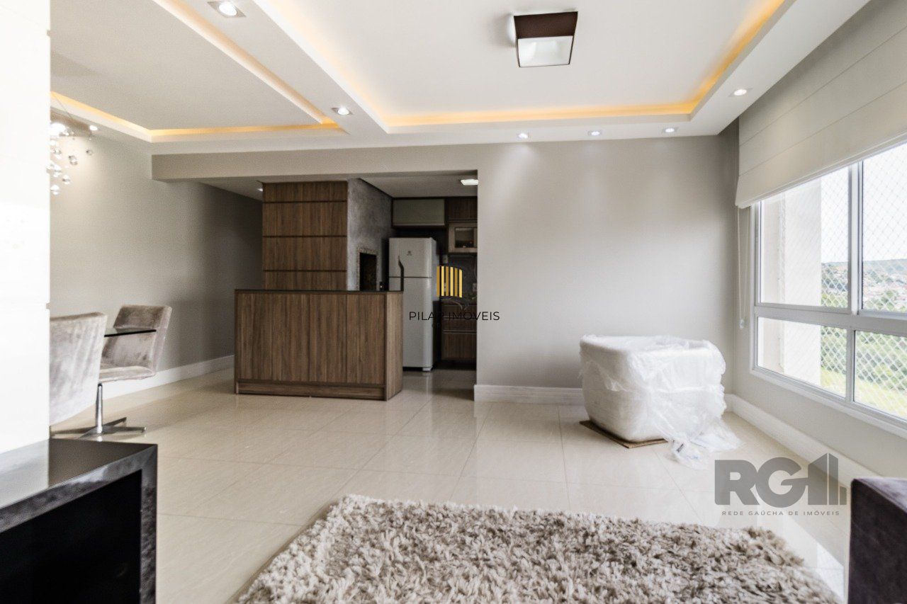   Excelente apartamento semi mobiliado de 3 quartos (dormitórios) transformados em 2 quartos, suíte, churrasqueira e 2 vagas de garagem no bairro Jardim Carvalho em Porto Alegre.