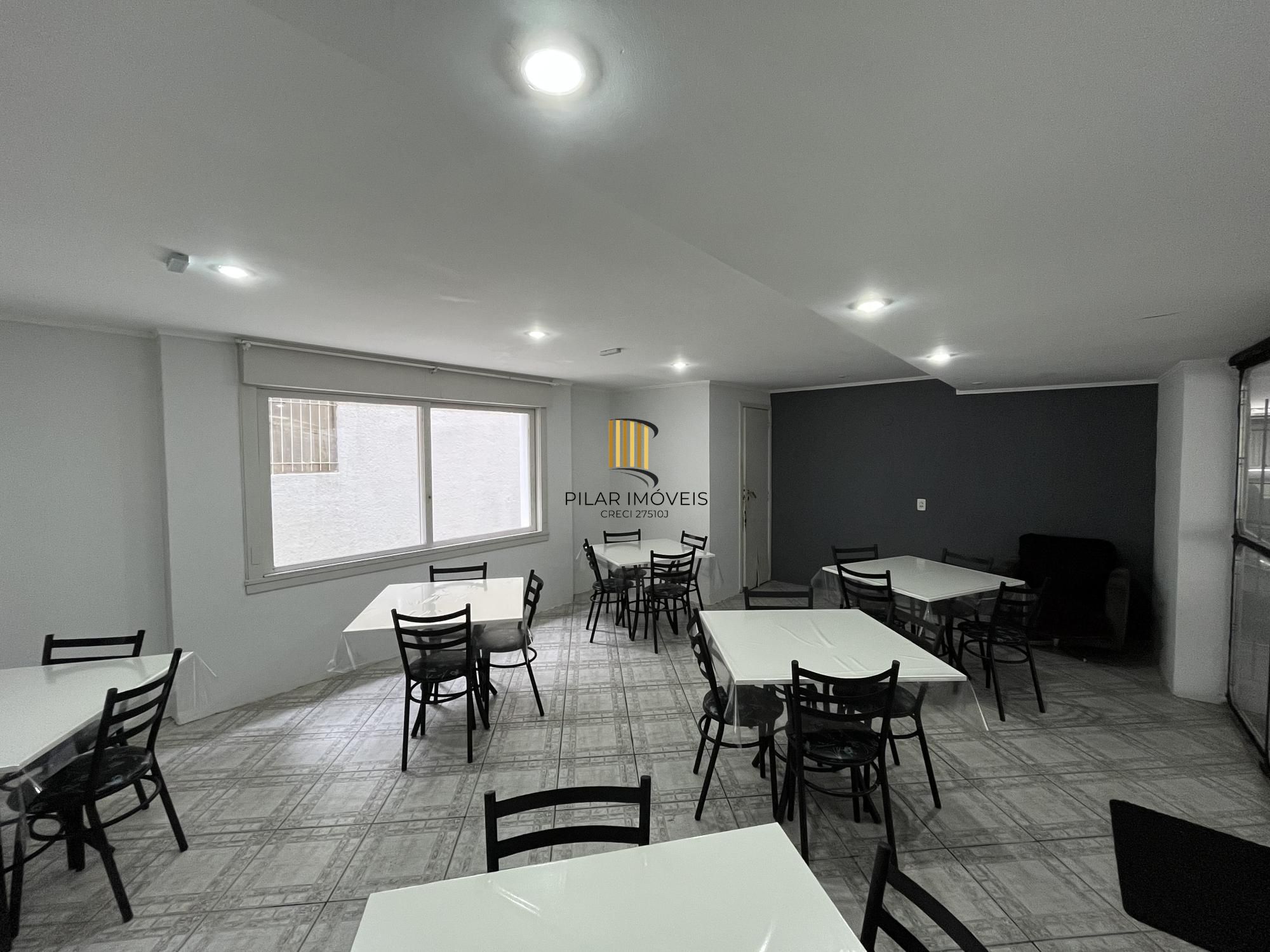 Apartamento de dois quartos com suíte no bairro Menino Deus em Porto Alegre