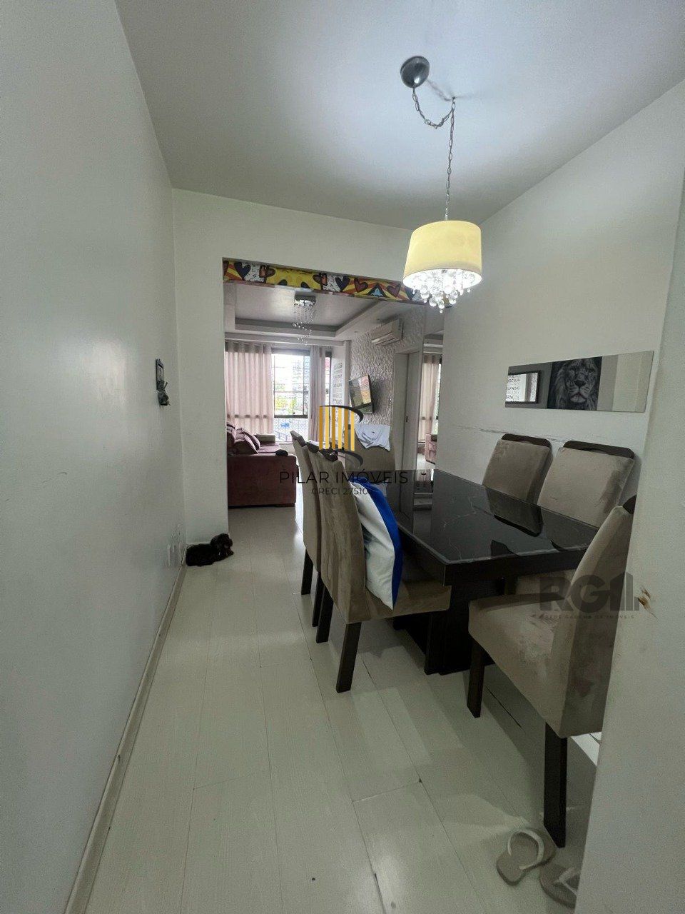 Apartamento de dois quartos no bairro Jardim Botânico em Porto Alegre.