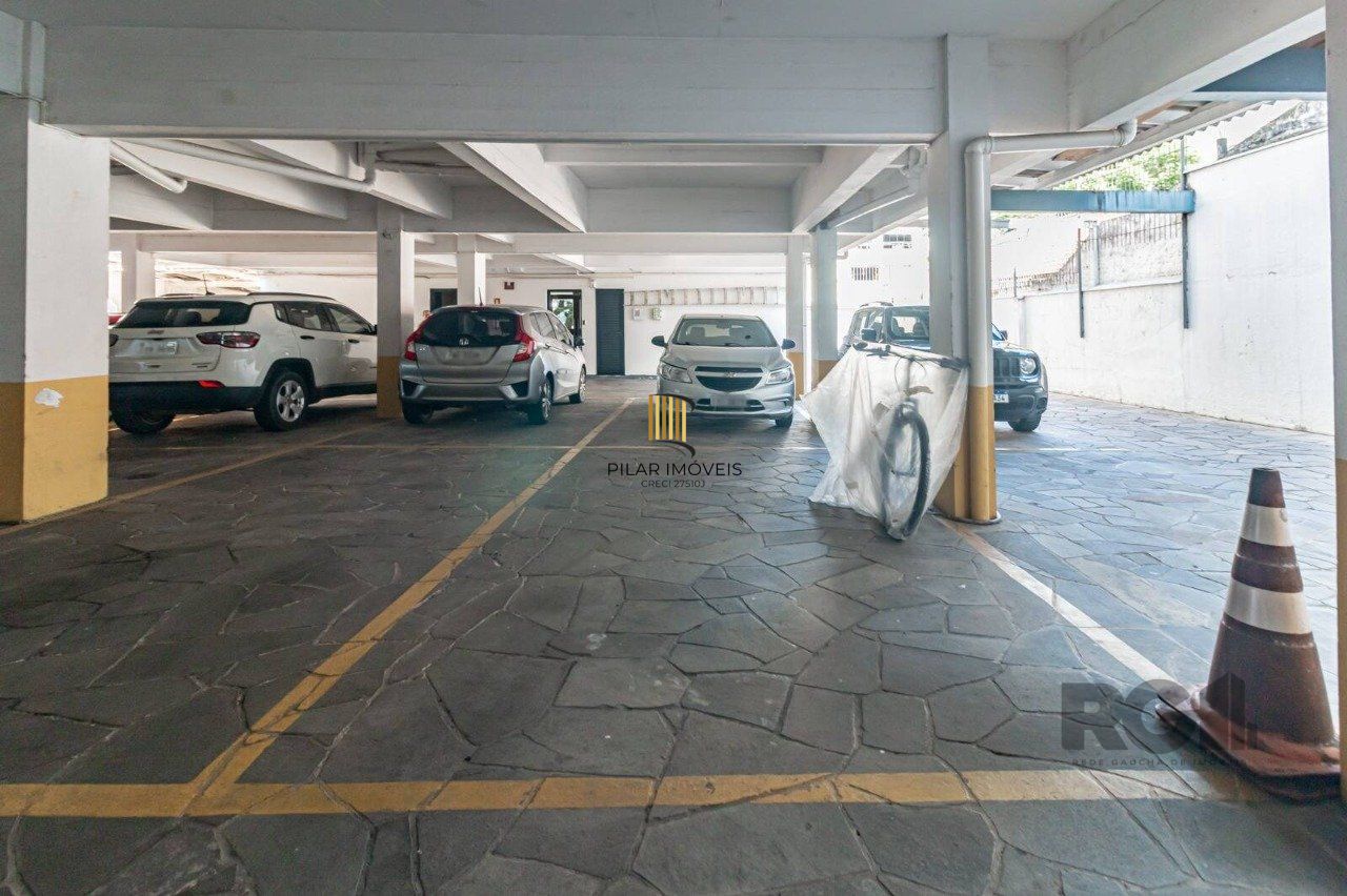Cobertura de três quartos, suíte e uma vaga de garagem no bairro Higienópolis