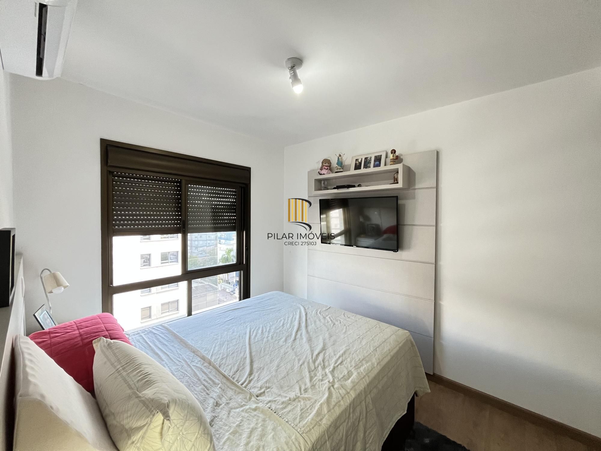 Apartamento de 3 quartos, suíte e 2 vagas de garagem no bairro Menino Deus POA