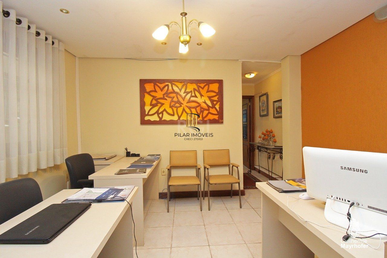 Casa para Venda - 347m², 5 dormitórios, sendo 2 suites, 3 vagas - São João