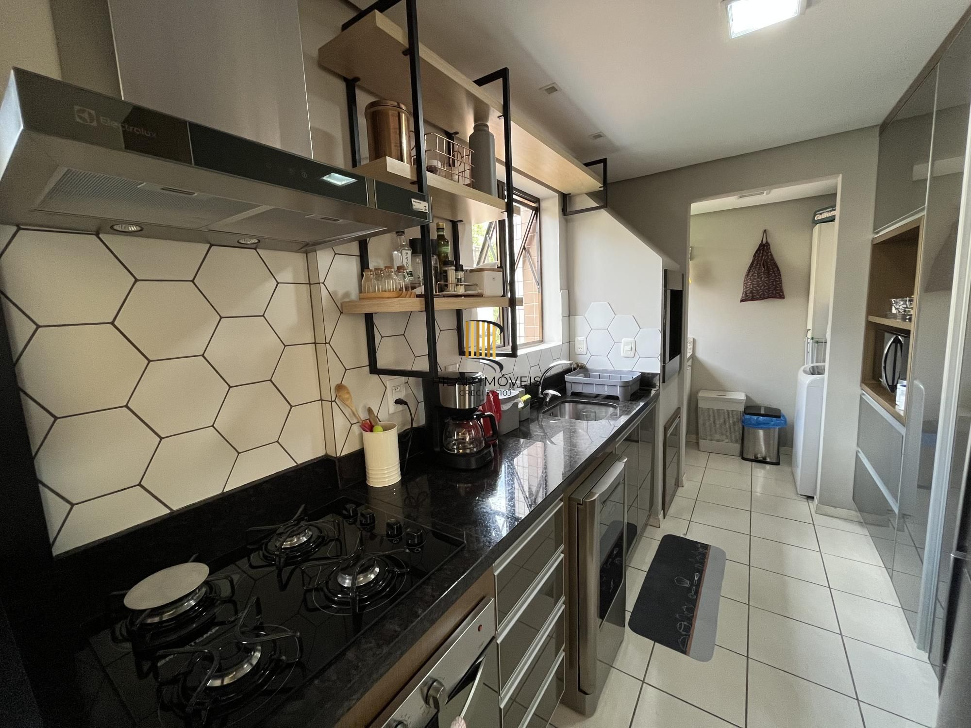 Apartamento de 2 quartos, suíte e 1 vaga de garagem no bairro Auxiliadora em POA