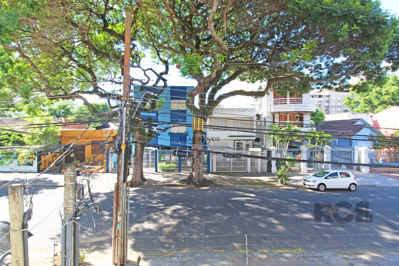 Apartamento de 2 dormitórios e 1 vaga de garagem no bairro Santana em Porto Alegre