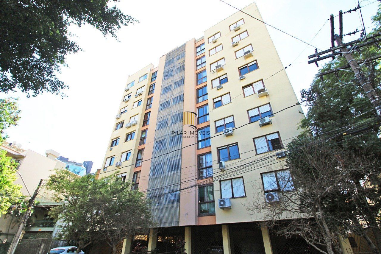 Vende Apartamento de cobertura duplex de 2 dormitórios com garagem escriturada e semi-mobiliado, no bairro Cidade Baixa.