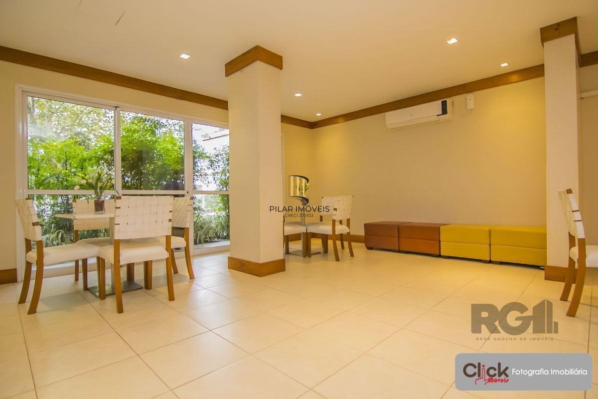Apartamento 3 dormitórios, suíte, 2 vagas. Andar alto, vista para infraestrutura do condomínio. Semi-mobiliado. 