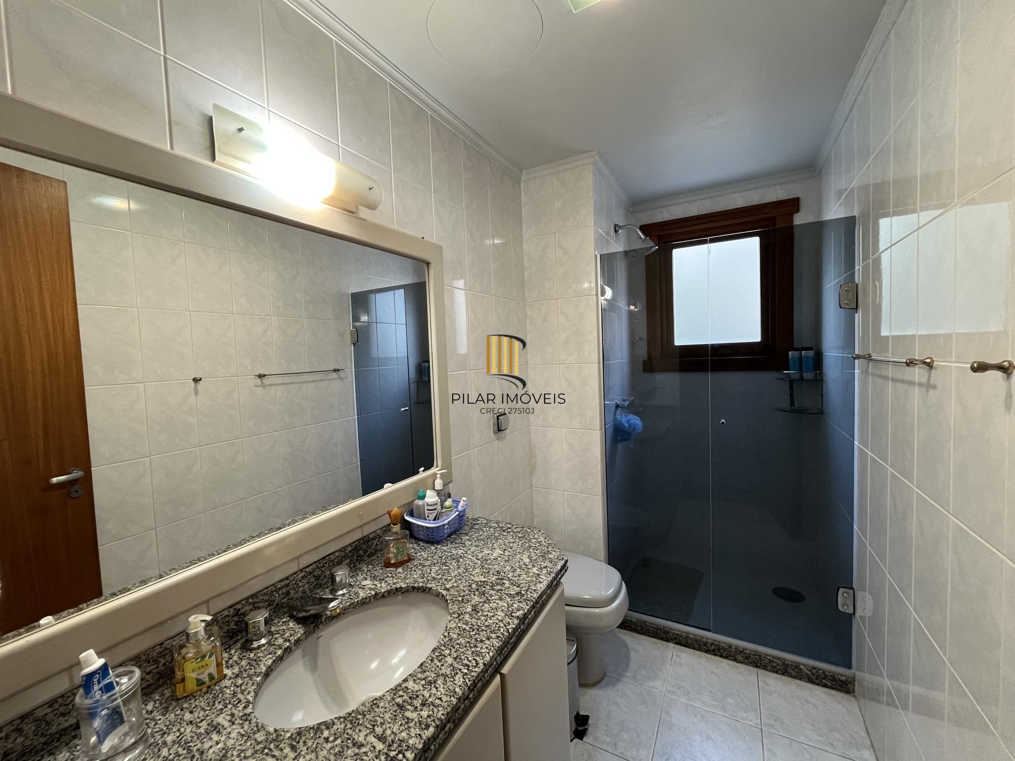 Apartamento de 3 quartos, suíte e 2 vagas de garagem no bairro Santana em POA