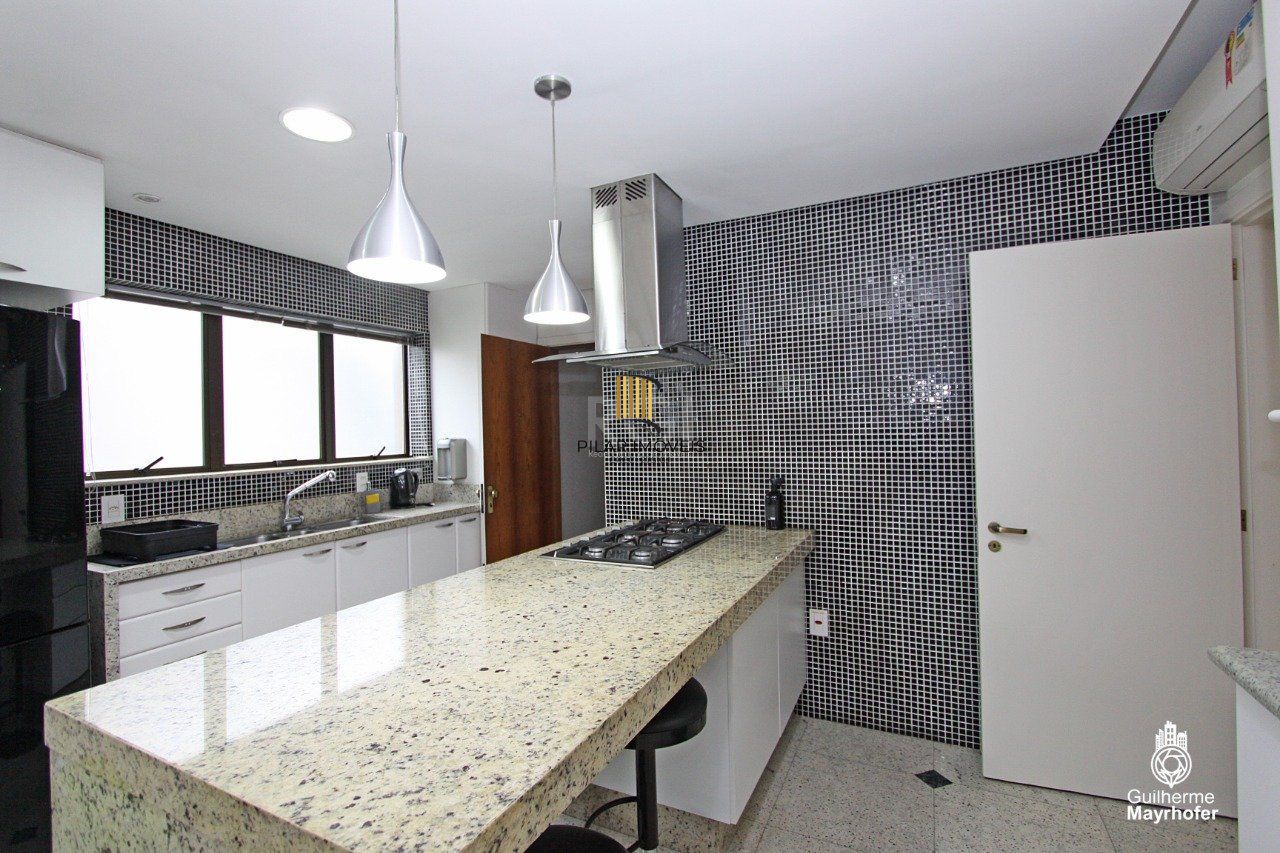 Cobertura para Venda - 327m², 3 dormitórios, sendo 3 suites, 5 vagas - Petrópolis