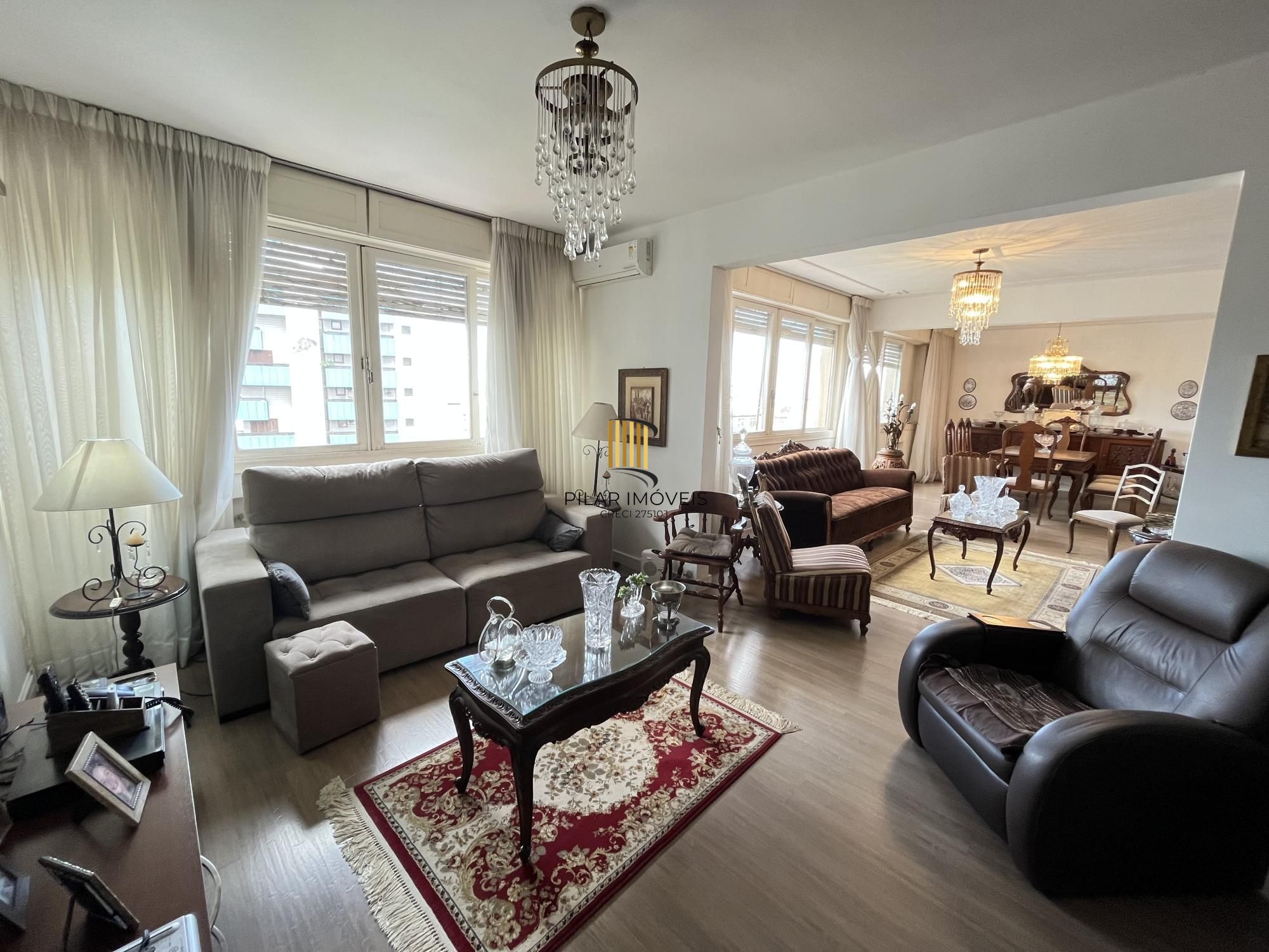 3 quartos, gabinete ou 4º quartos e 1 vaga de garagem junto ao Moinhos de Vento