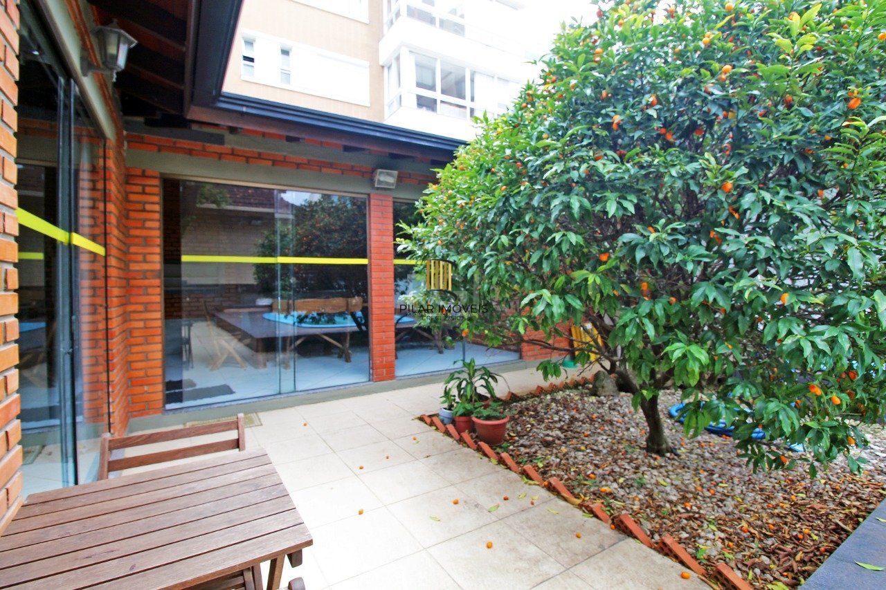 Casa para Venda - 464.5m², 3 dormitórios, sendo 1 suites, 3 vagas - Petrópolis