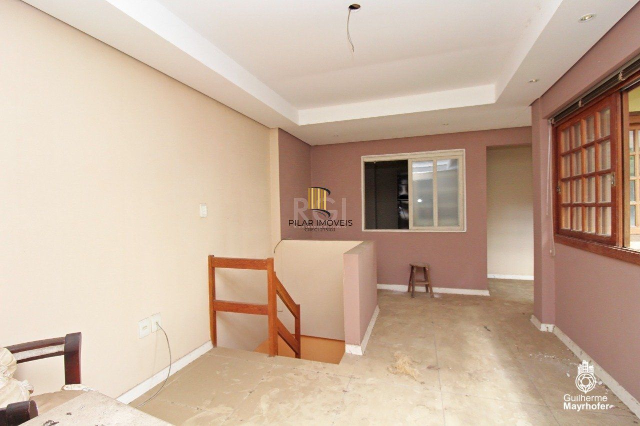 Casa para Venda - 347m², 5 dormitórios, sendo 2 suites, 3 vagas - São João