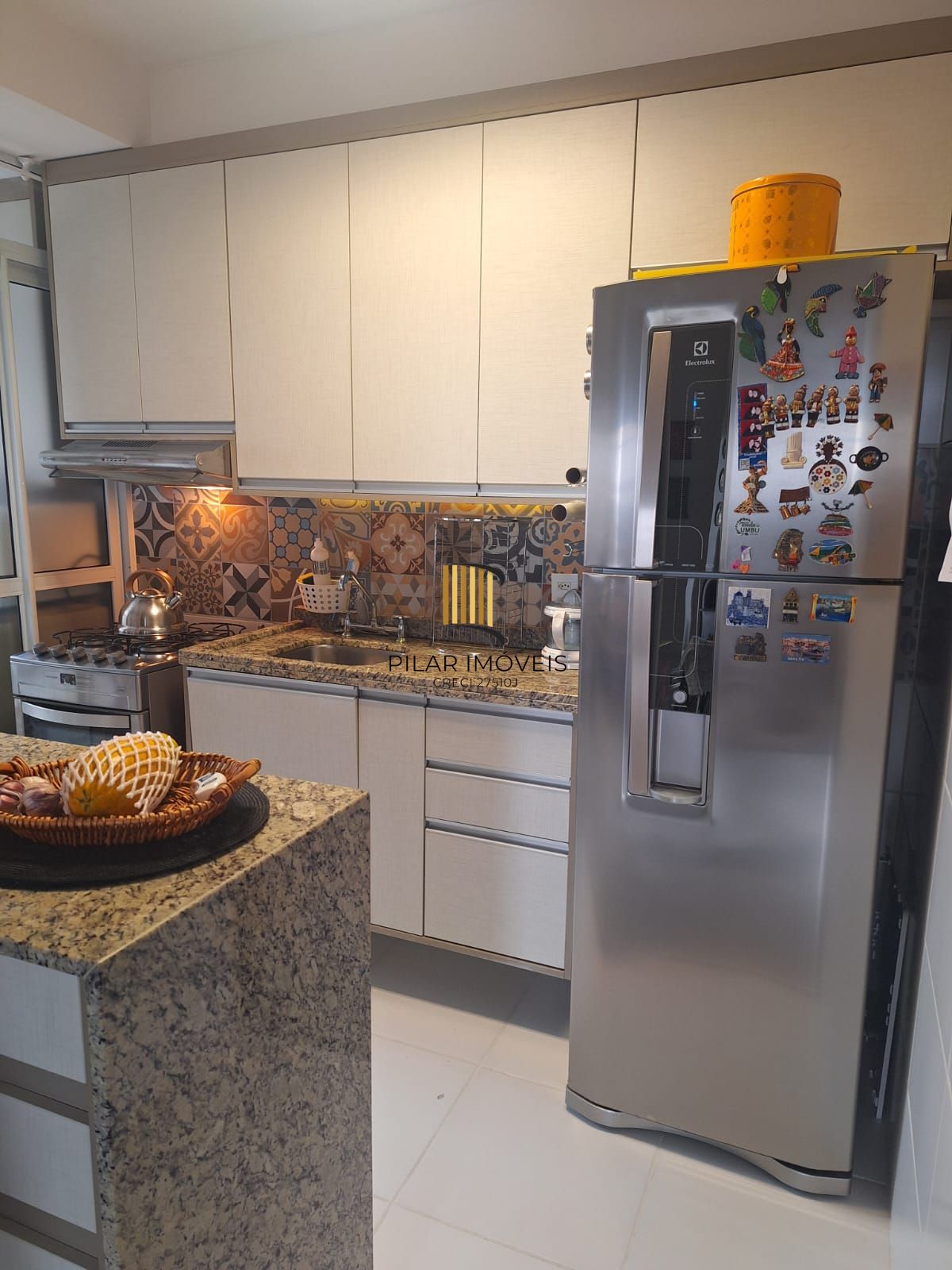 Apartamento de três quartos, suíte e uma vaga de garagem em condomínio com infra