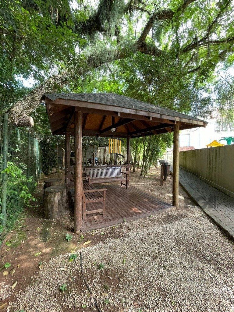 Apartamento de três quartos, suíte e uma vaga de garagem em condomínio com infra