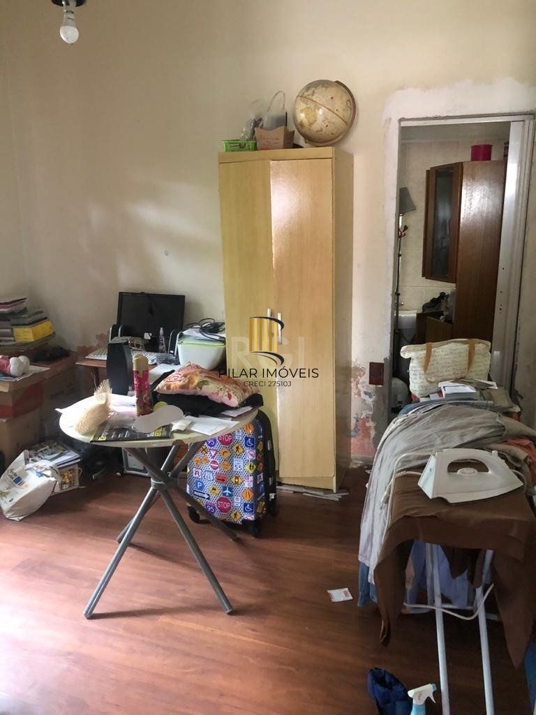 Casa/terreno medindo 200m² de privativo, 550m² totais  no bairro Partenon, 9 vag