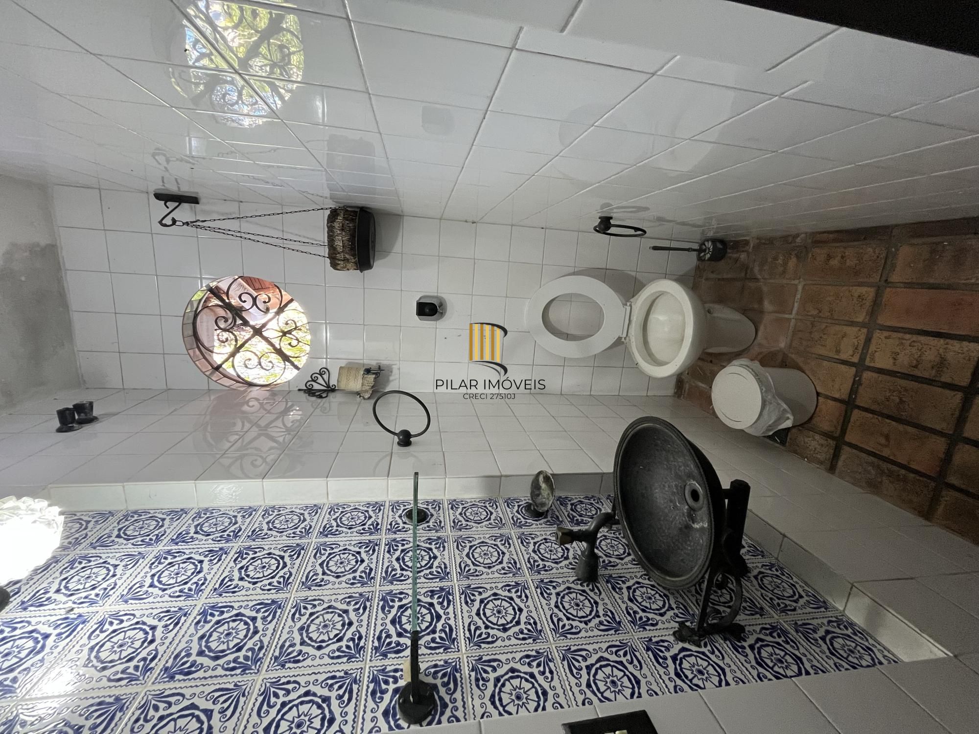 Casa de 3 quartos, suíte e 2 vagas de garagem bairro Auxiliadora em Porto Alegre