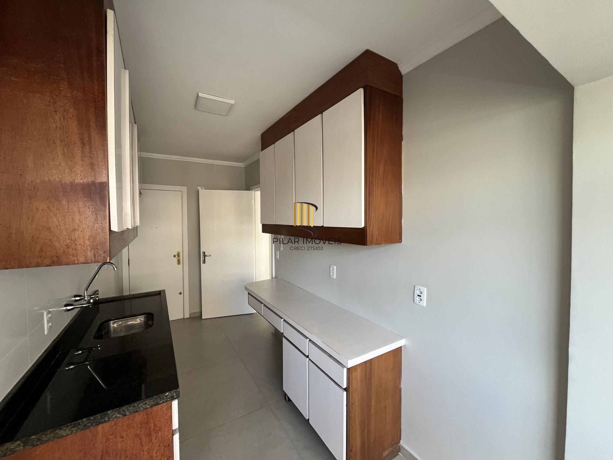 Apartamento de 3 quartos, suíte e 1 vaga de garagem no bairro Menino Deus em POA