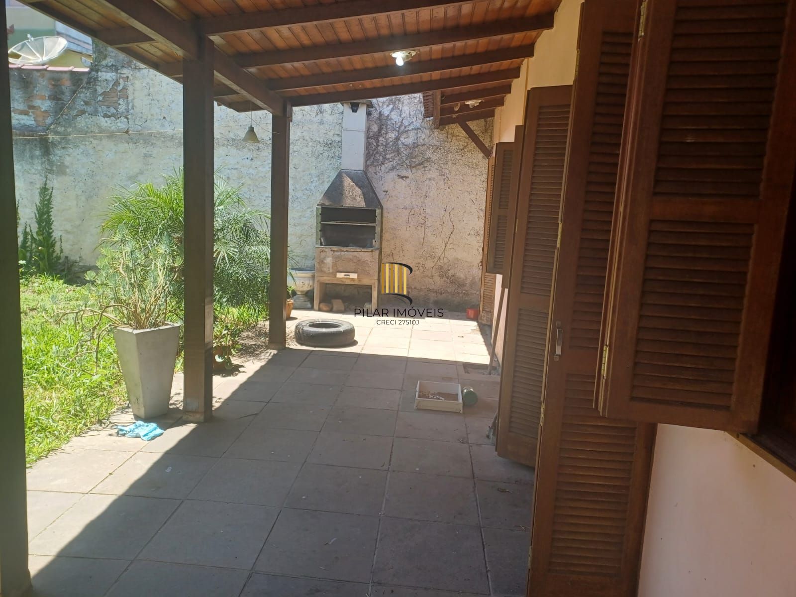 Casa de 3 quartos, suíte e patio no bairro Medianeira em POA