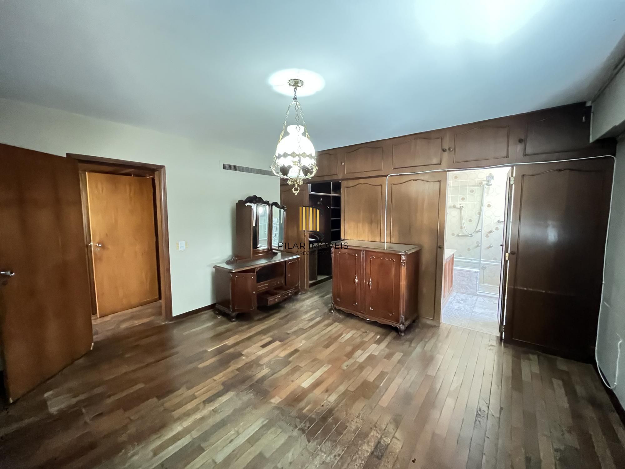 Apartamento de 3 quartos, suíte e 2 vagas de garagem no bairro Auxiliadora POA