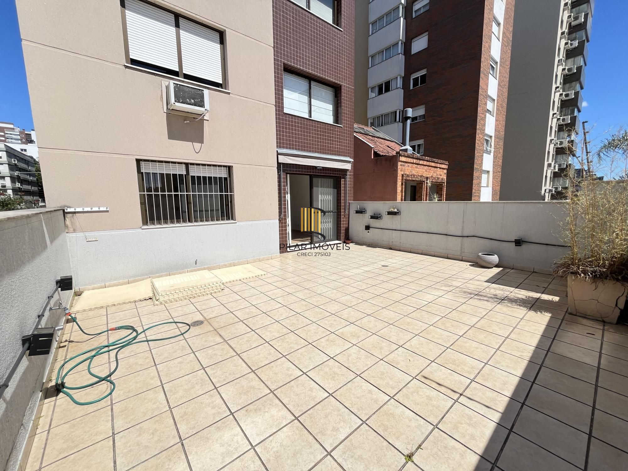 Apartamento de 3 quartos, suíte e 2 vagas de garagem no bairro Petrópolis.