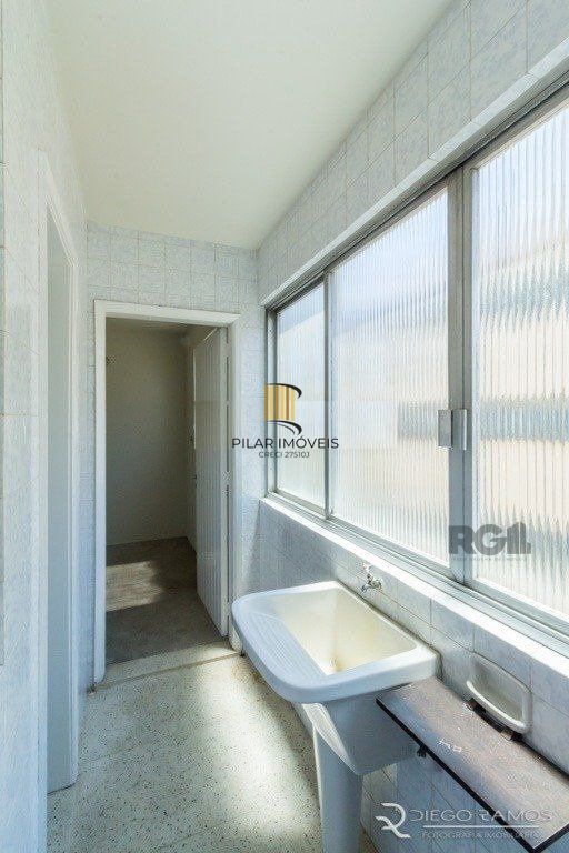 Apartamento 2 dormitórios, sendo 1 suíte, 72 m² de área privativa e 2 vaga(s) de garagem. Localizado na Rua/Av. Bagé, no bairro Petrópolis em Porto Alegre.