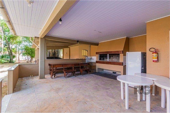 Apartamento de 2 quartos em prédio com elevador, churrasqueira e garagem