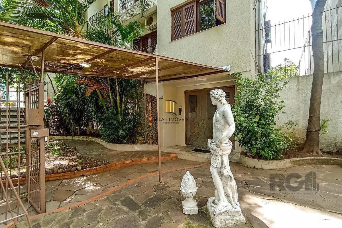  Apartamento amplo com dois dormitórios no bairro Rio Branco  em Porto Alegre. 