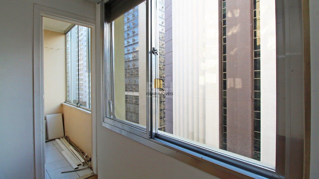 Excelente apartamento de 1 (um) quarto no bairro Centro, da cidade de Porto Alegre , na Av. Borges de Medeiros, 652 . Apartamento amplo e muito bem localizado, em localização nobre na Av. Borges d