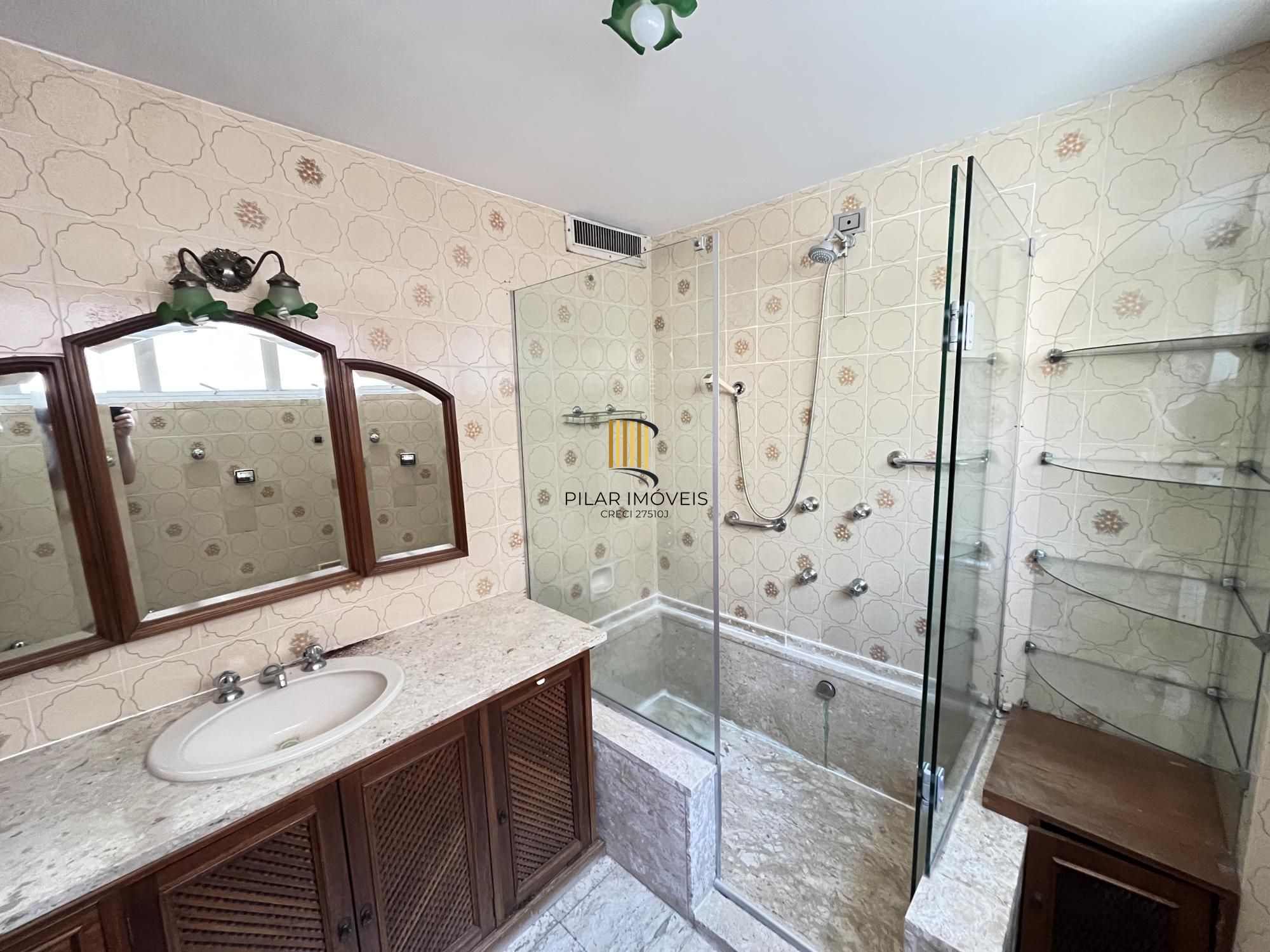 Apartamento de 3 quartos, suíte e 2 vagas de garagem no bairro Auxiliadora POA