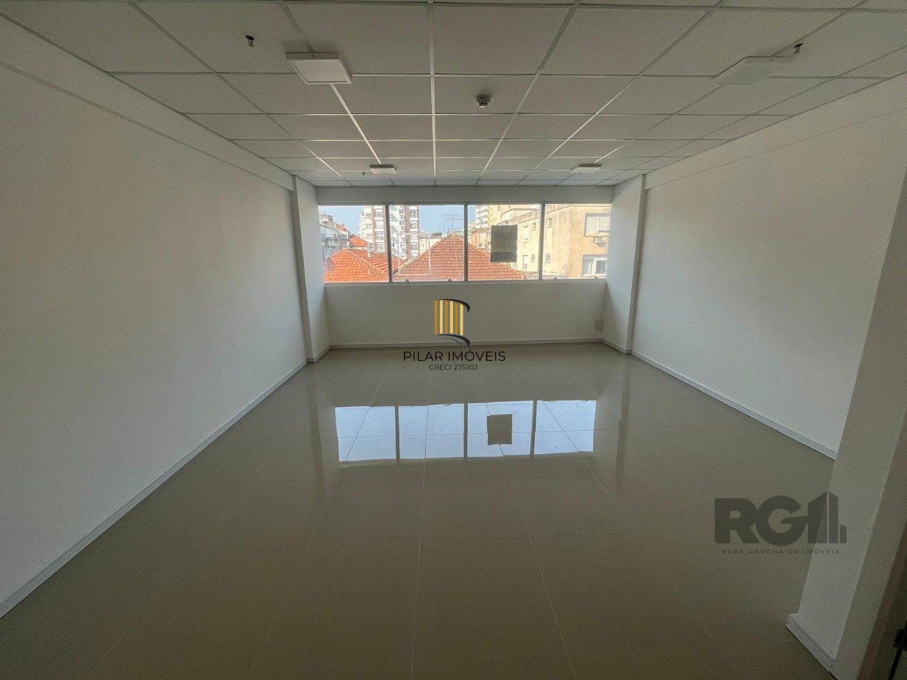 Sala comercial desocupada no edifício Baltimore, bairro Bom Fim em Porto Alegre.