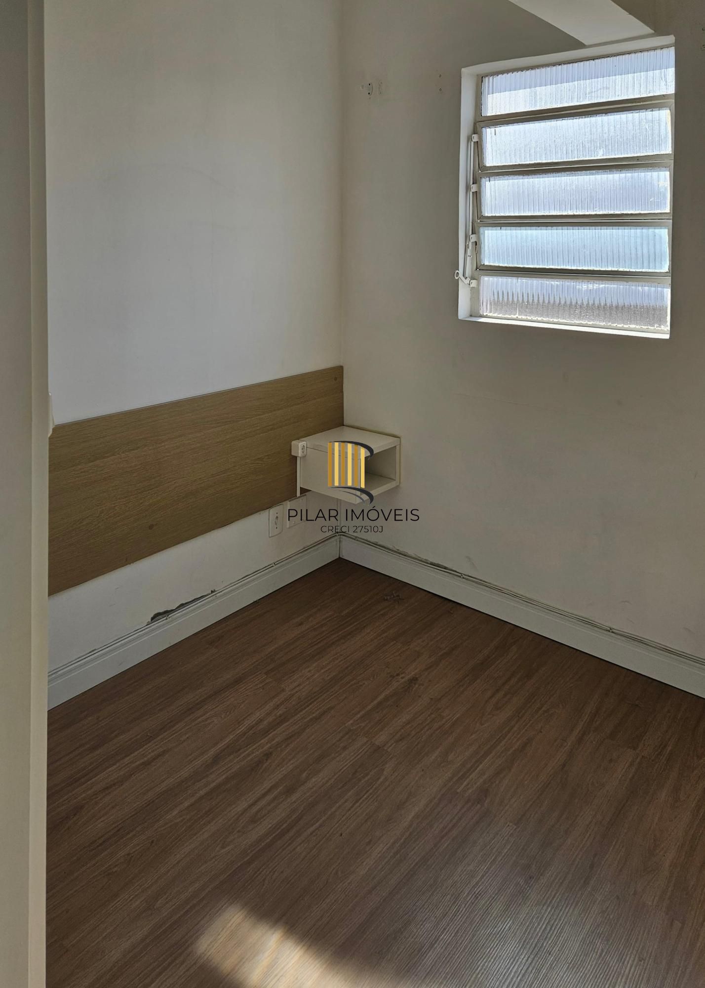 Apartamento com um quarto e uma vaga de garagem no centro de Porto Alegre