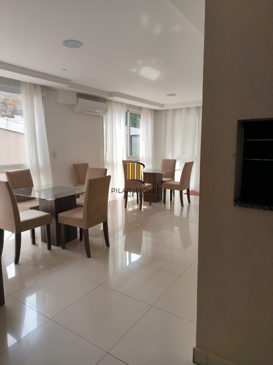 Apartamento de um quarto e uma vaga de garagem no bairro Menino Deus em POA/RS
