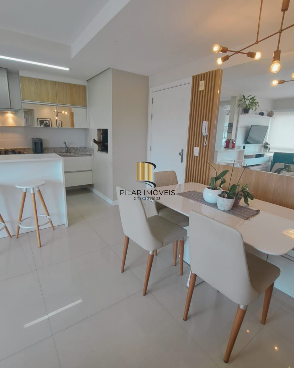 Apartamento Mobiliado com 2 Quartos e Vista Panorâmica em Porto Alegre