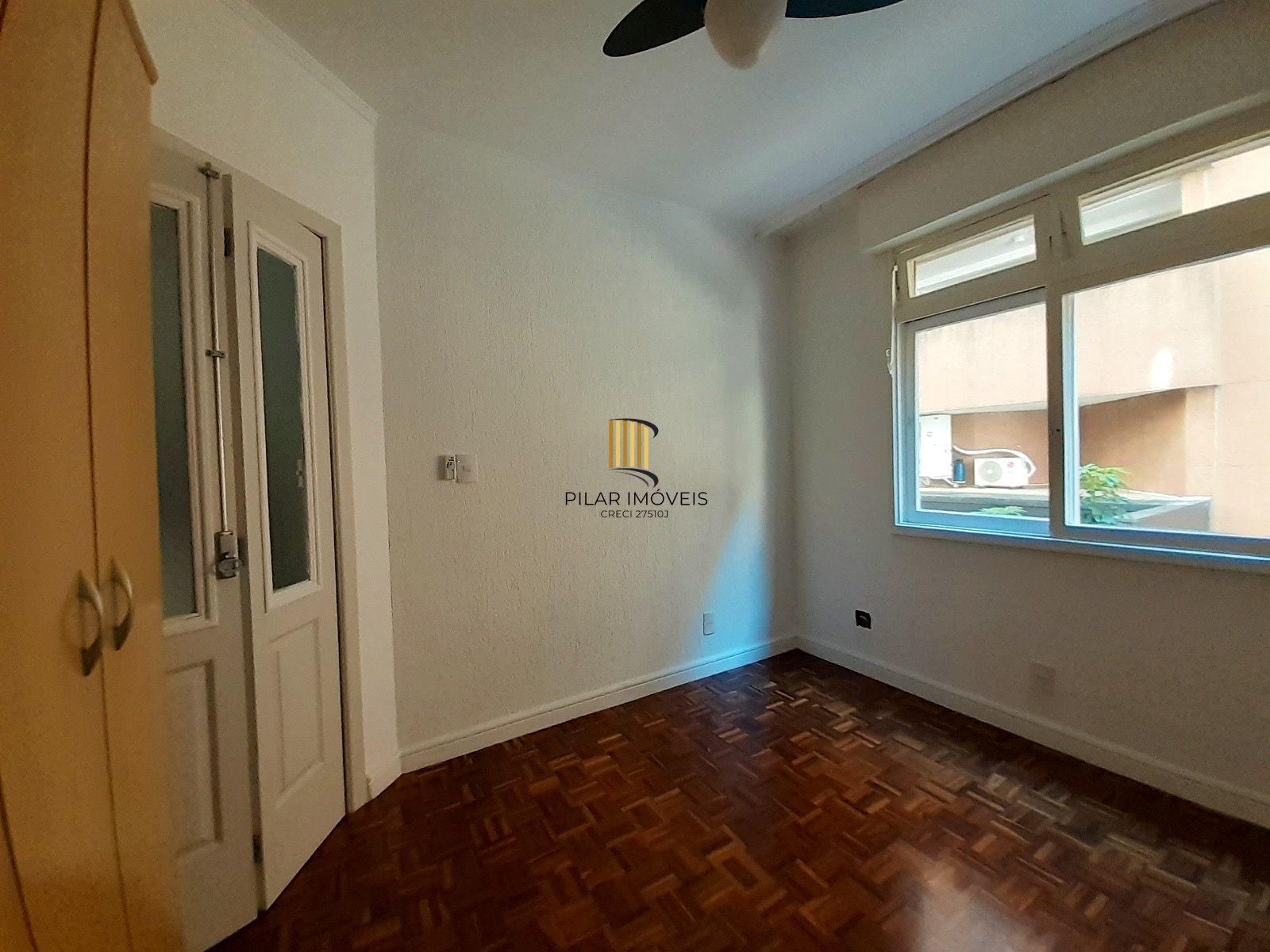 Apartamento de dois quartos no bairro Menino Deus em Porto Alegre