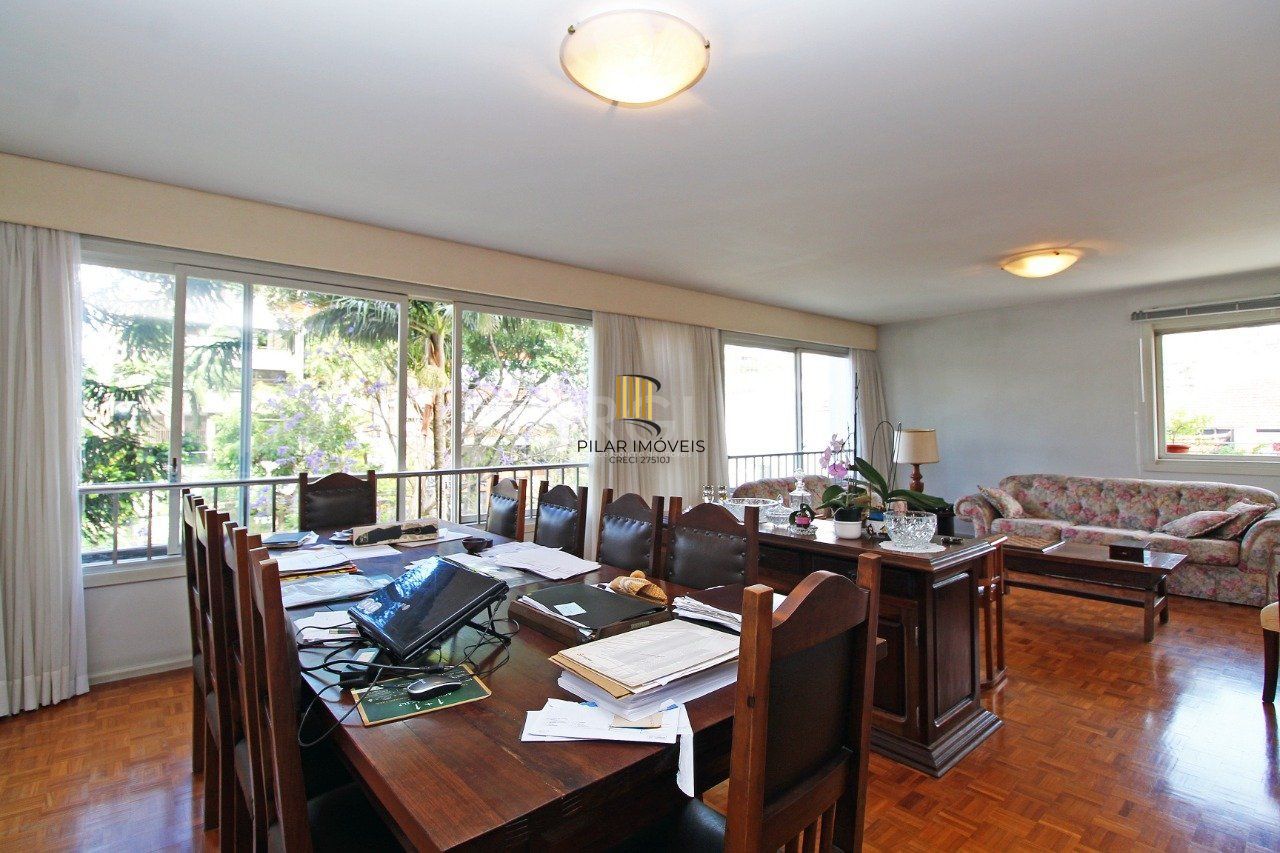 Apartamento para Venda - 245.75m², 3 dormitórios, sendo 1 suites, 2 vagas - Moinhos de Vento