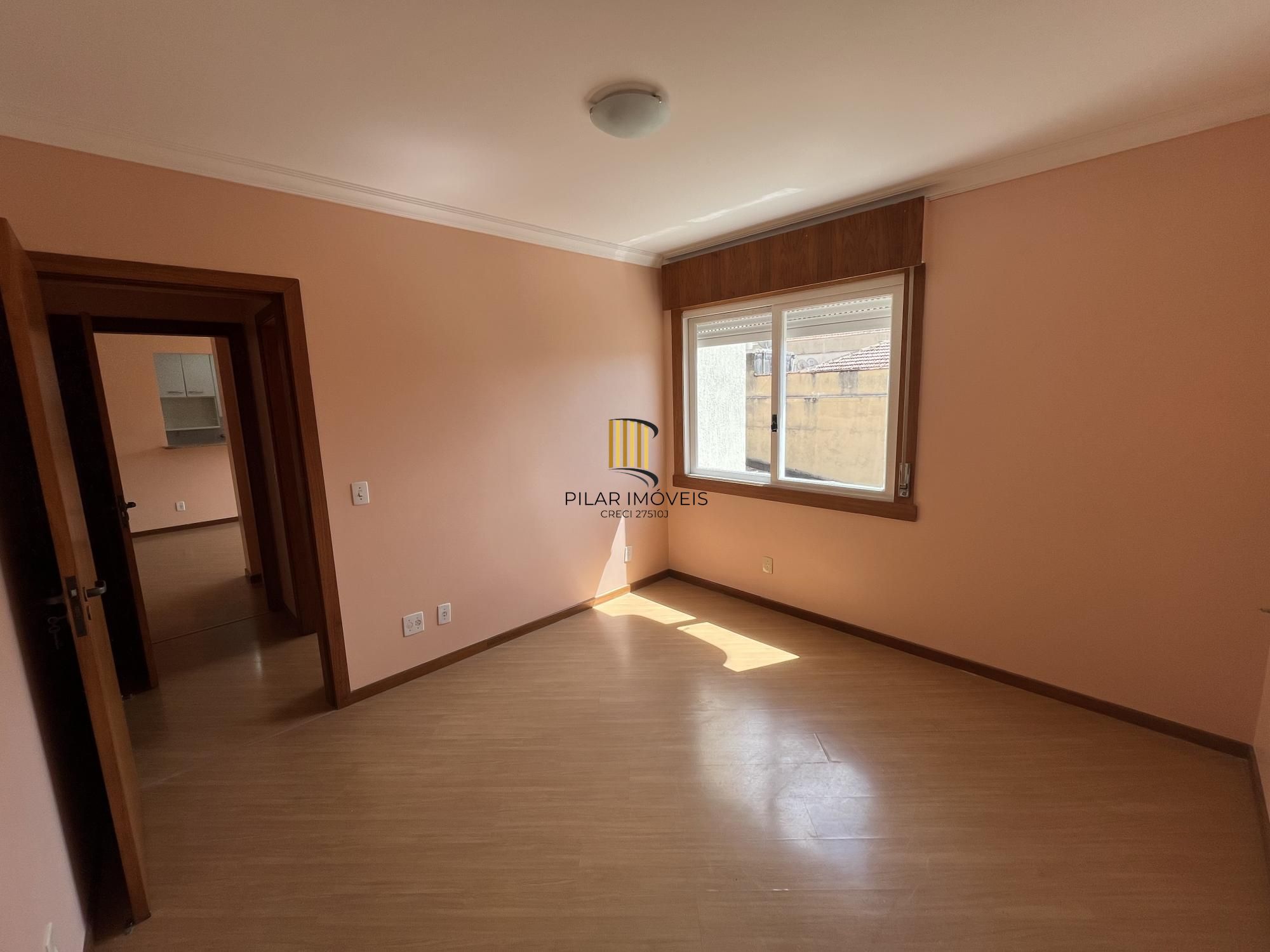 Apartamento de dois quartos, suíte e uma vaga de garagem no bairro Menino Deus