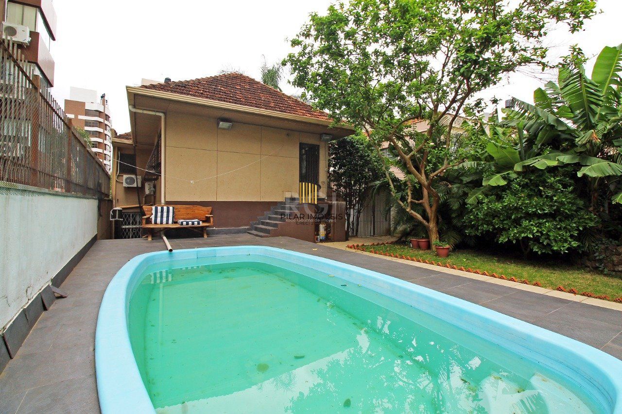 Casa para Venda - 464.5m², 3 dormitórios, sendo 1 suites, 3 vagas - Petrópolis