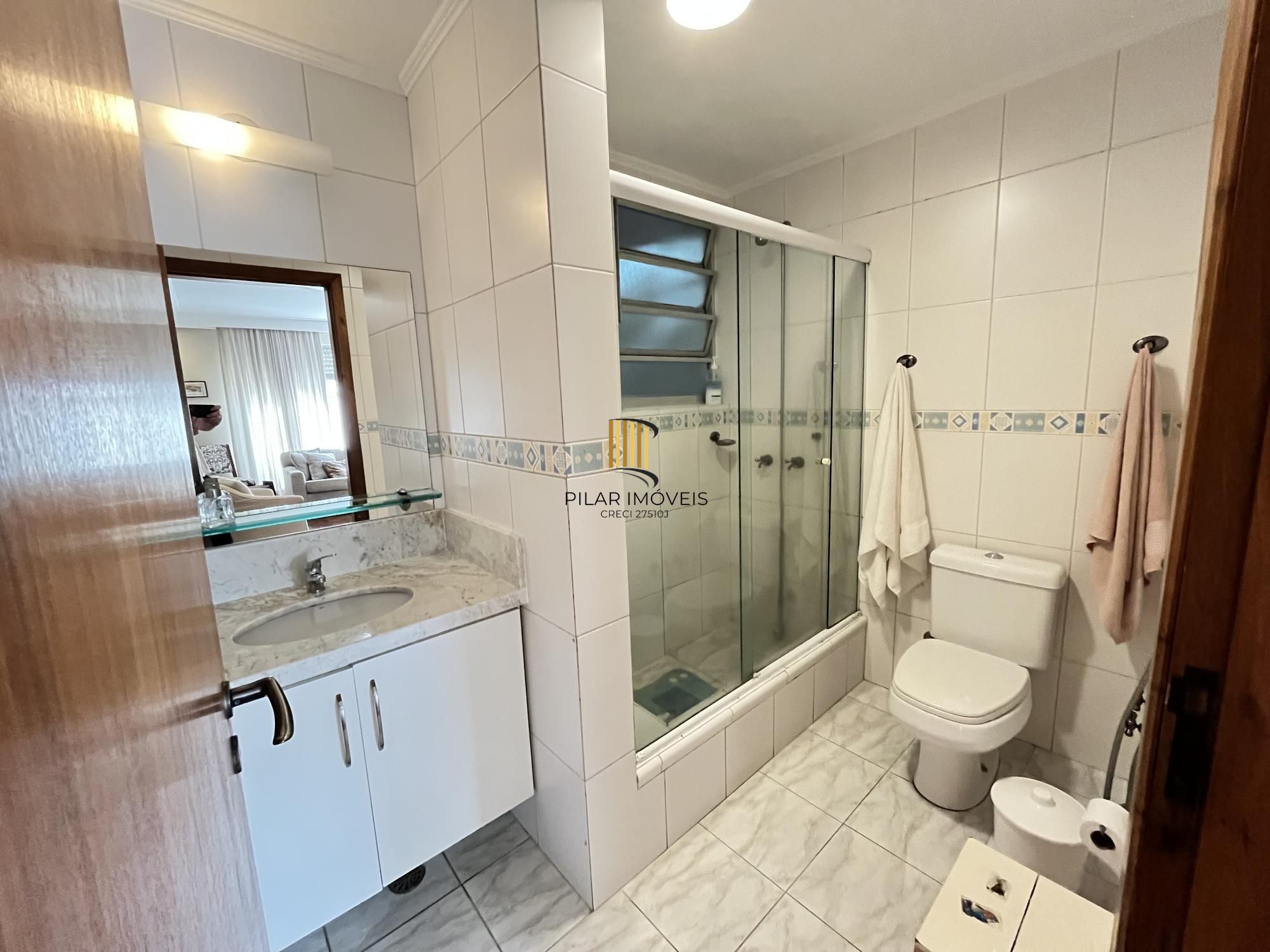 Apartamento de 2 quartos, suíte e 2 vagas de garagem no bairro Jardim Botânico.