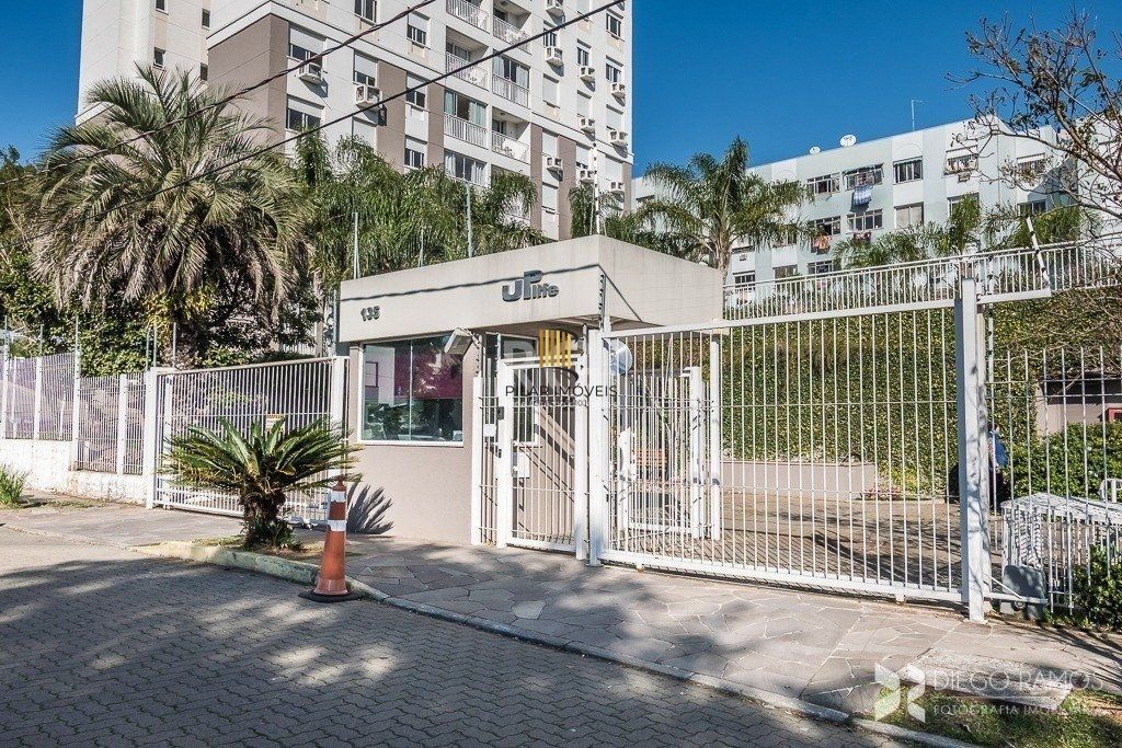 Apartamento de três dormitórios, suíte e uma vaga de garagem no bairro Cristo Redentor em Porto Alegre. - Pilar Imóveis