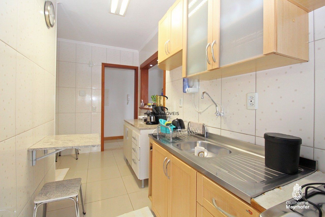 Apartamento de dois quartos e uma vaga de garagem no bairro Tristeza em Porto Alegre