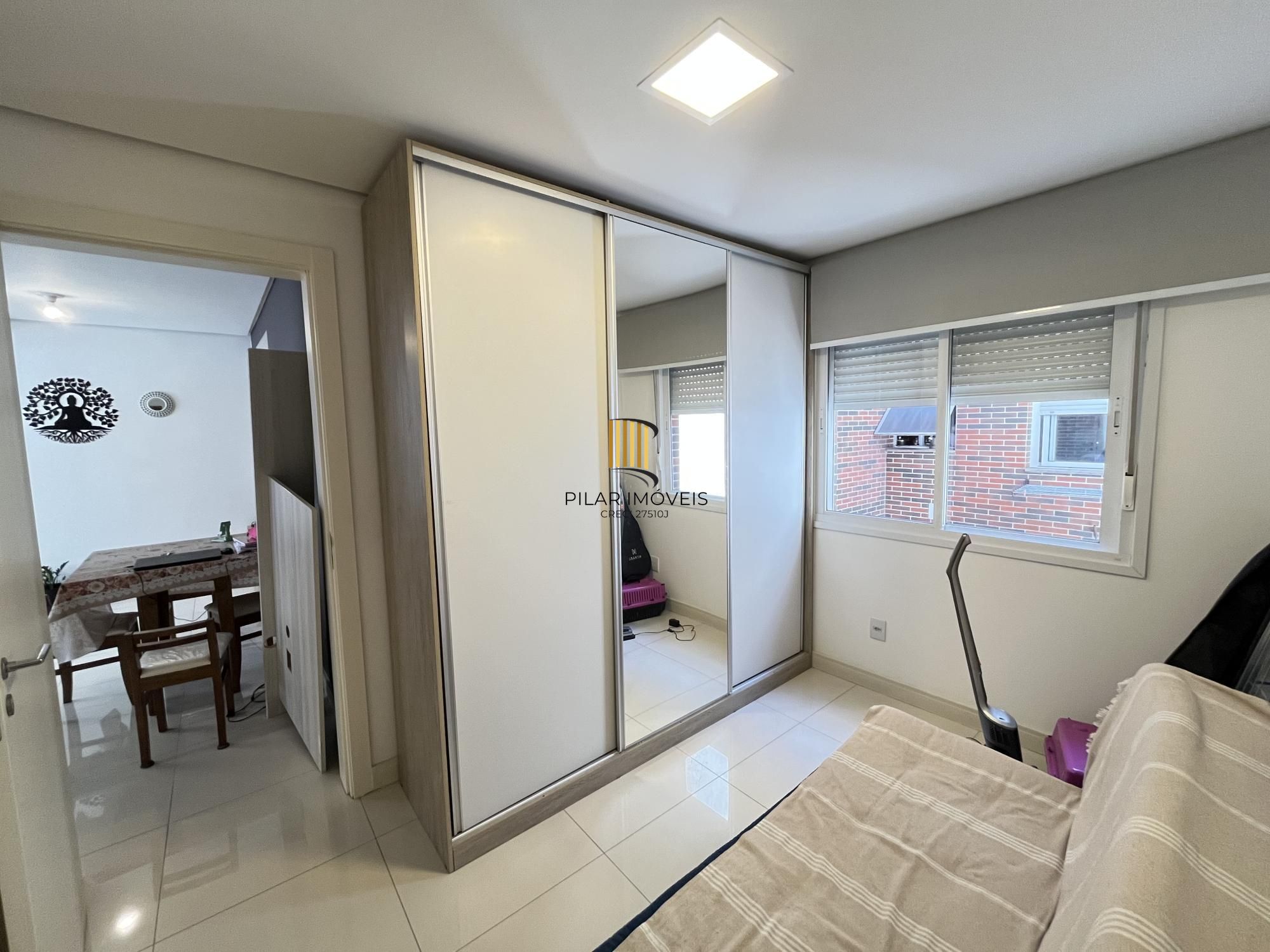 Apartamento de 2 quartos, suíte e 1 vaga de garagem no bairro Santana em POA/RS