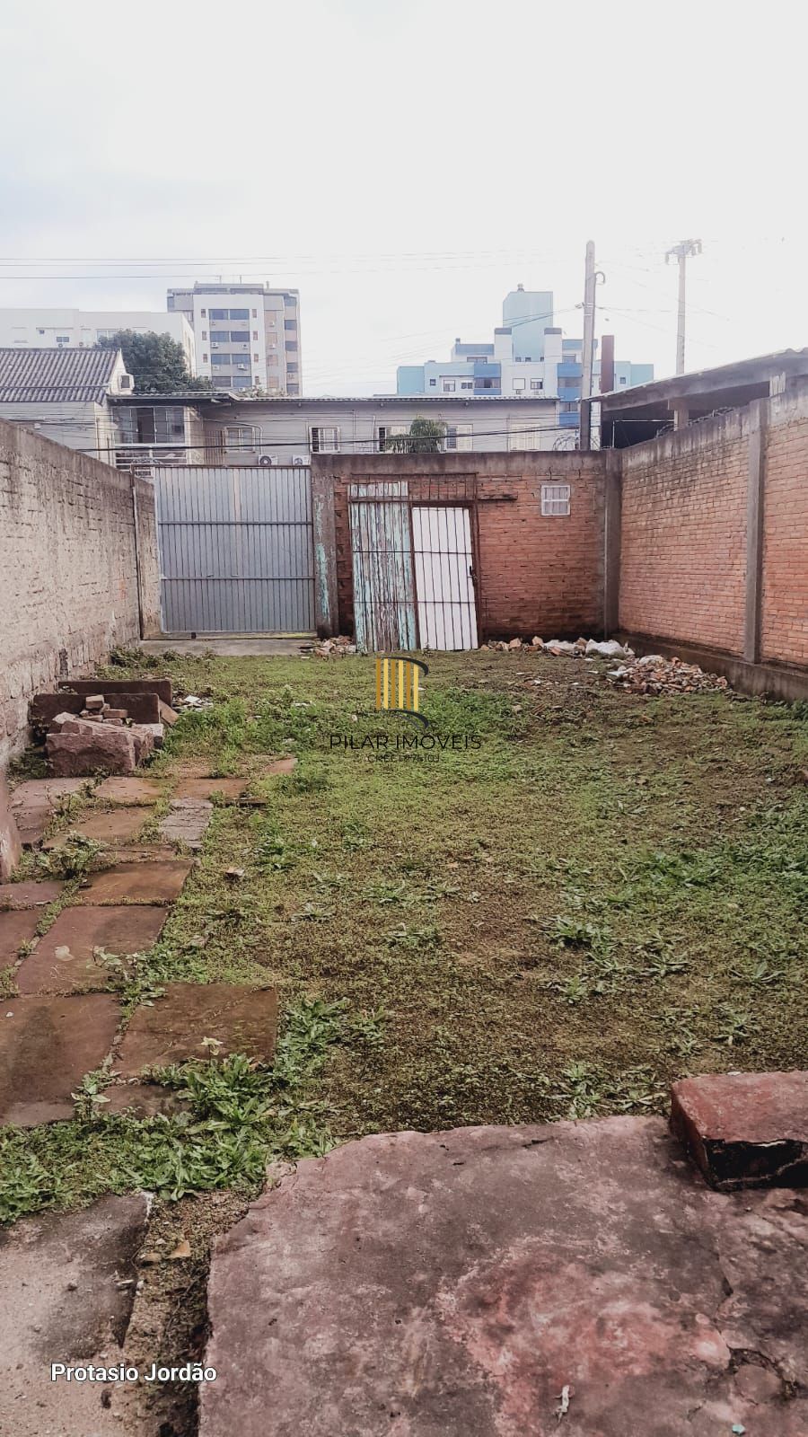 Terreno medindo 342,67m² no bairro Rio Branco/Santana em Porto Alegre